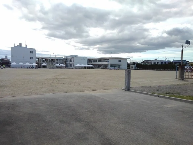 羽島市立中央小学校まで1900m