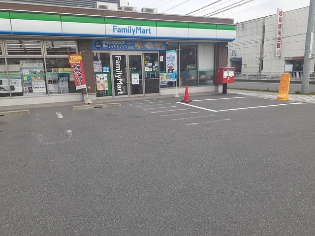 ファミリーマート中川八田店まで350m