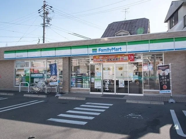 ファミリーマートまで850m