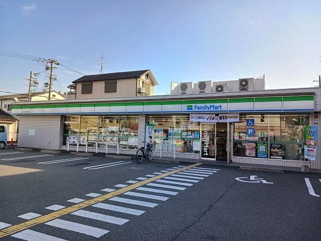 ファミリーマートまで230m