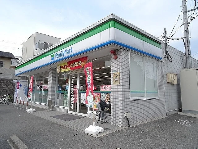 ファミリーマート三郷勢野北店様まで1300m