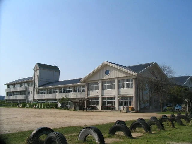 倉吉市立河北小学校まで700m