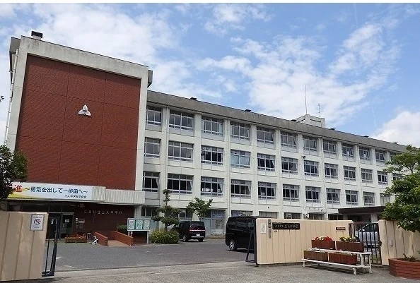 三入中学校まで2400m