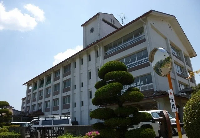 高屋東小学校まで260m