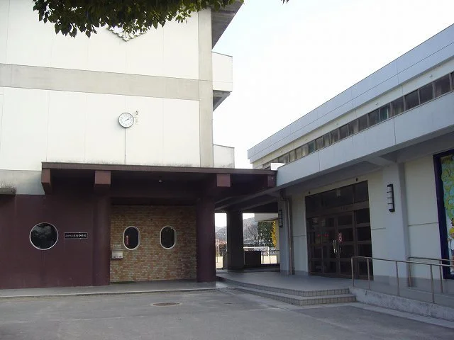 大内小学校まで2100m