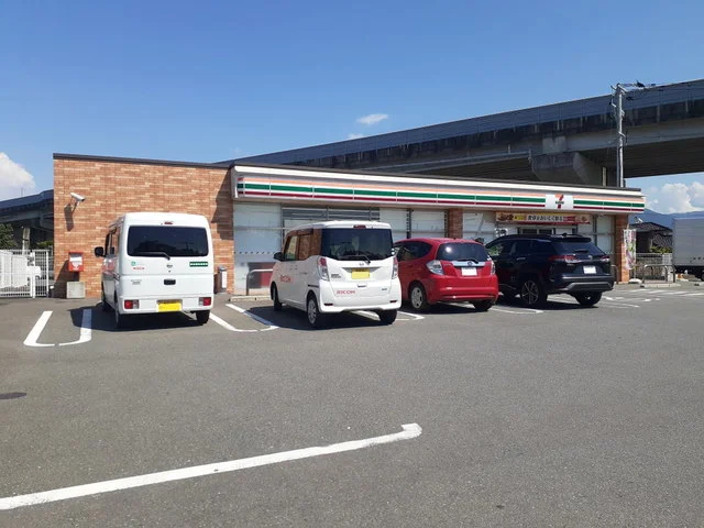 セブンイレブン糸島篠原東3丁目まで300m