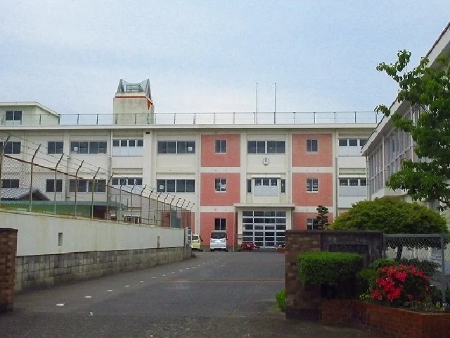 浜小学校まで1400m
