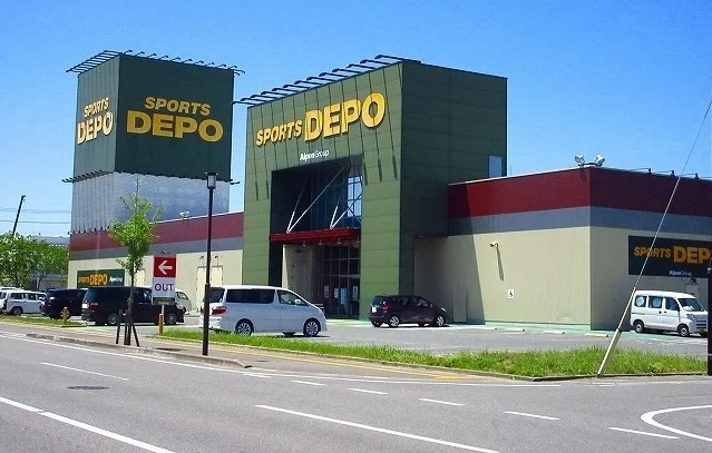 スポーツＤＥＰＯまで720m