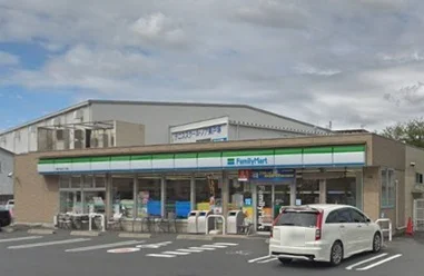ファミリーマートまで475m