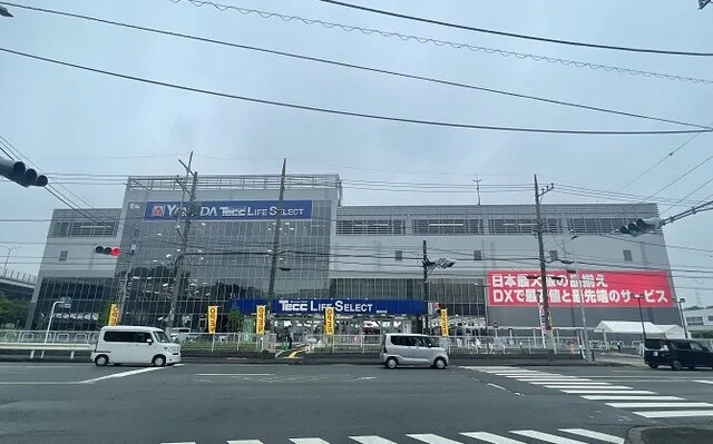 ヤマダデンキまで894m