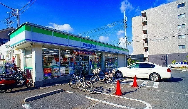ファミリーマートまで140m