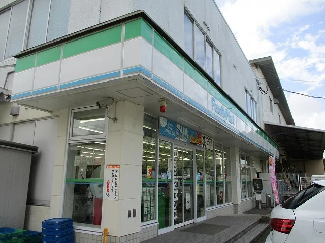 ファミリーマート霧島四丁目店まで350m