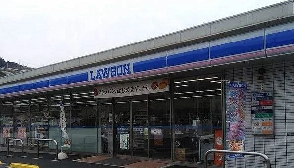 ローソン横須賀久比里店まで511m