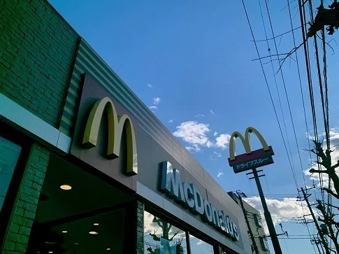 マクドナルド港南中央店まで137m