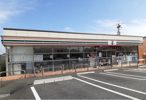 セブンイレブン宝塚山本丸橋２丁まで390m