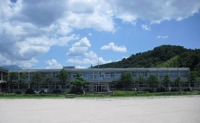 米子市立淀江小学校まで2600m