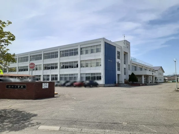 静内小学校まで450m