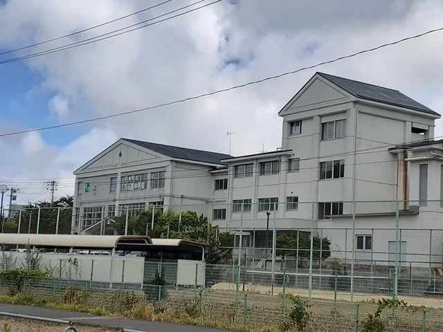 石巻市立万石浦中学校まで450m