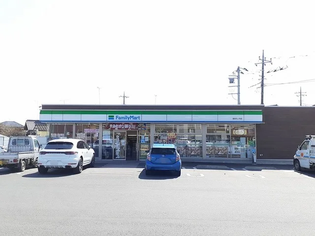 ファミリーマートまで1100m