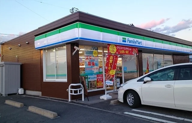ファミリーマート一色前野店まで350m
