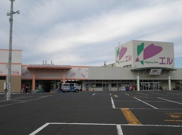 ショッピングタウンエルまで1000m