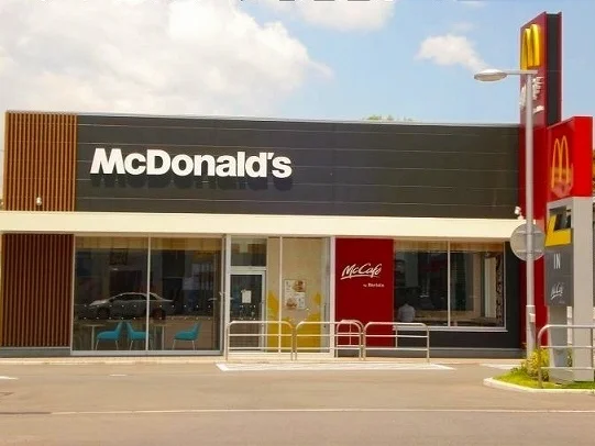 マクドナルド東尾道店まで700m