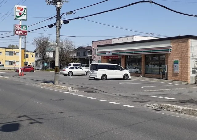 セブンイレブン旭川川端店まで270m