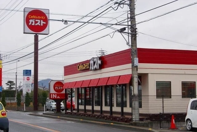 ガスト三名店さんまで550m