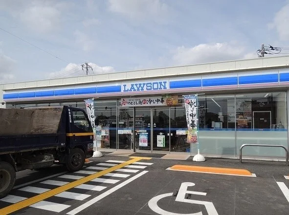 ローソン鴻巣広田南店まで520m