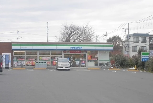 ファミリーマートまで1100m