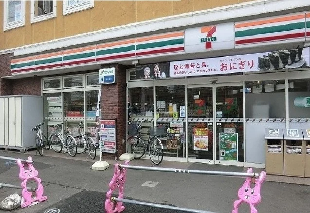 セブンイレブンまで700m