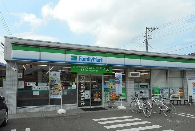 ファミリーマートまで450m