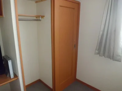 衣服をスッキリ仕舞えるクローゼット。