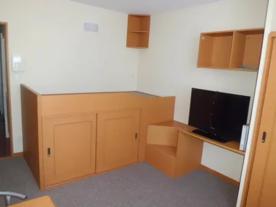 腰高タイプのベッドあり。