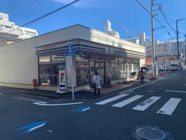 近くにコンビニ有り