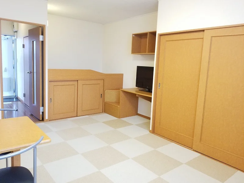 絨毯が実際の御部屋と色や柄が異なる場合が御座います