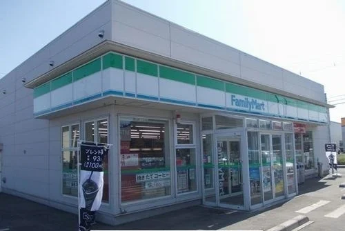 ファミリーマートまで50m