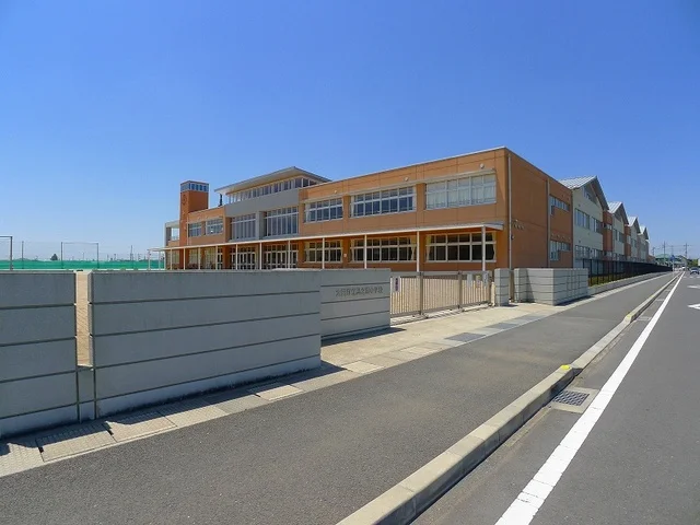 太田市立鳥之郷小学校まで1200m