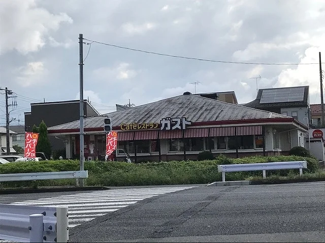 ガスト　大宮深作店まで150m
