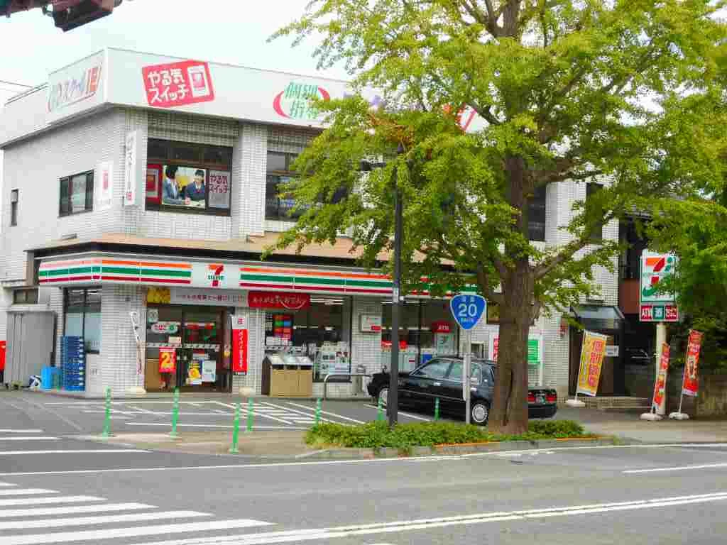 セブンイレブンまで220m