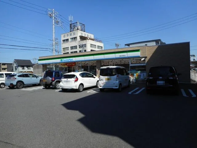 ファミリーマート 岡崎河原町店まで300m