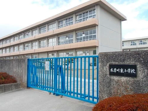 一宮市立　木曽川東小学校まで1200m