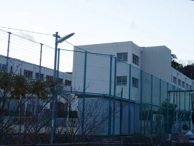 神戸市立西脇小学校まで700m