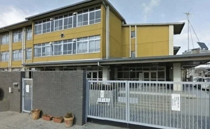 京都市立桂徳小学校まで350m