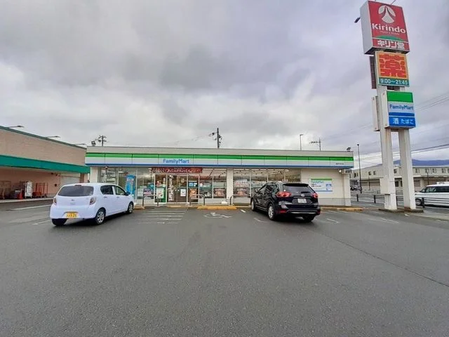 ファミリーマート亀岡千代川店まで600m