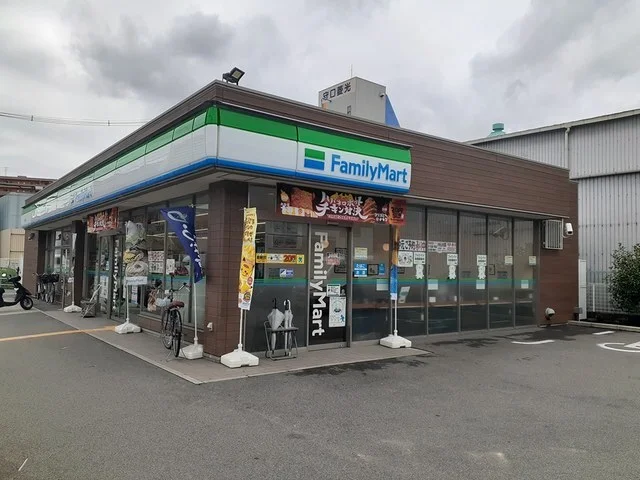 ファミリーマート様まで100m