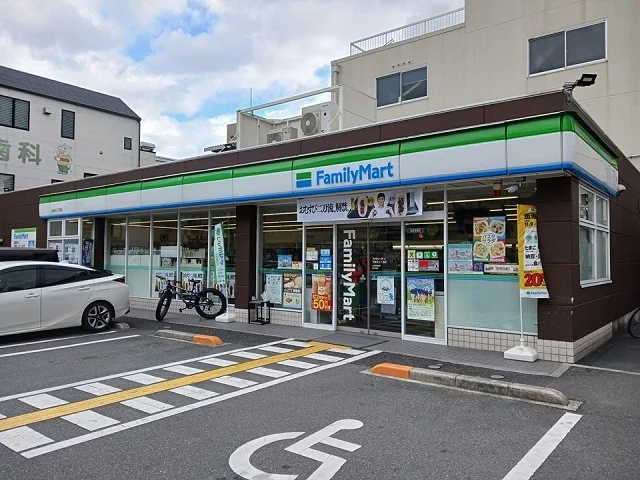 ファミリーマート様まで400m