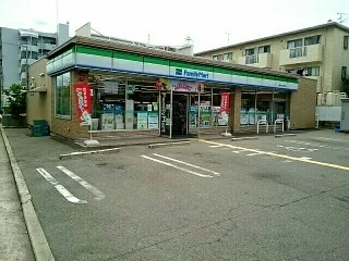 ファミリーマート様まで400m