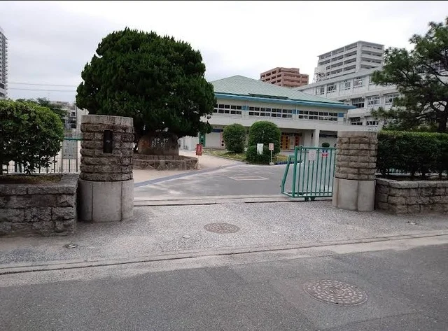 宇品小学校まで1100m