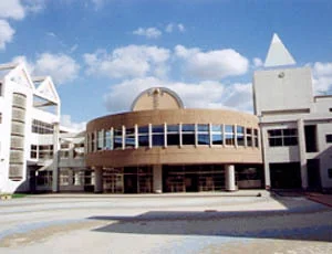 小郡小学校まで1100m